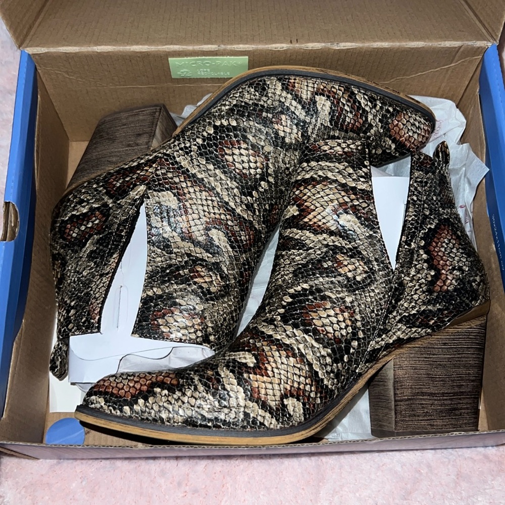 Jellypop Shoes size 9.5